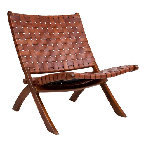 Fauteuil lounge pliant au design vintage avec structure en bois de teck et assise en cuir marron tressé.
