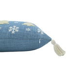 Housse de Coussin Noël Sapins et Flocons Bleu Blanc Pompon Snowlyn