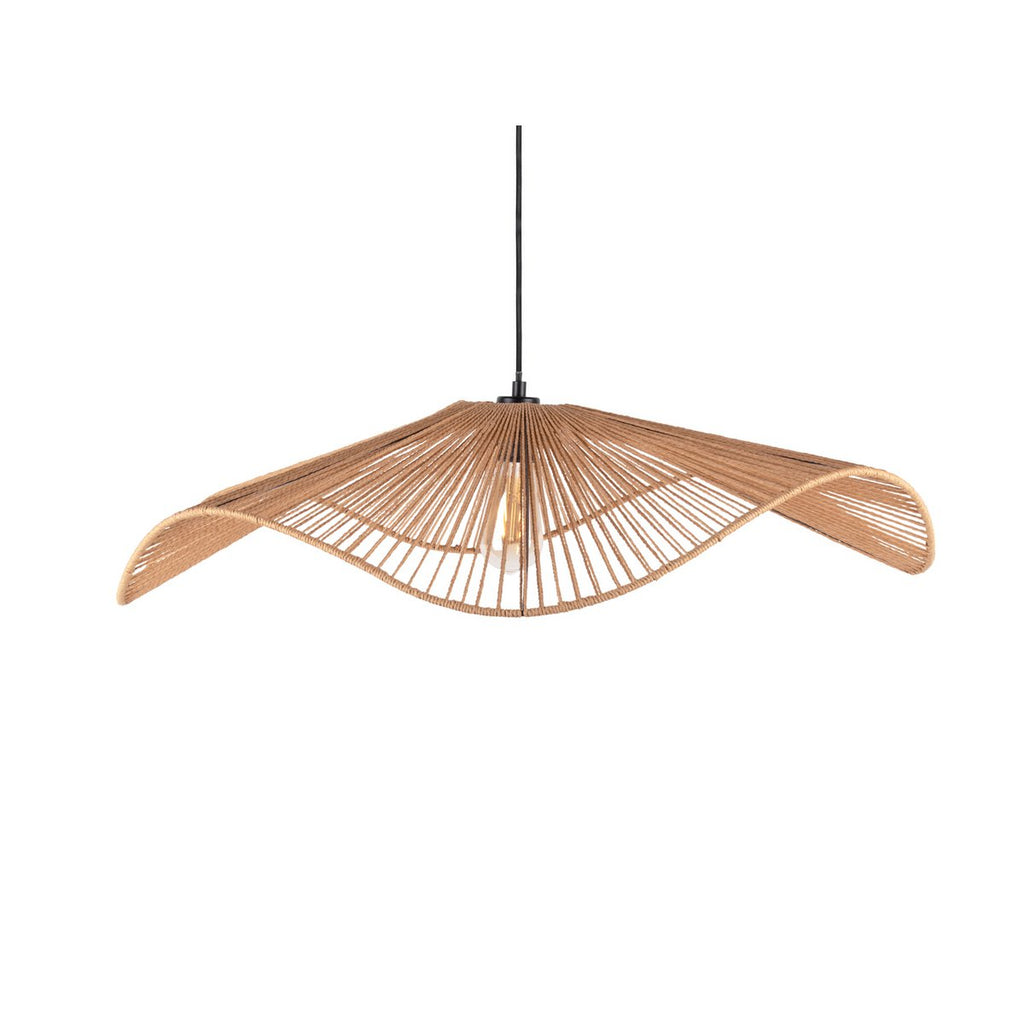 Grande suspension luminaire au design ondulé et aérien, fabriquée en fils de jute naturel.