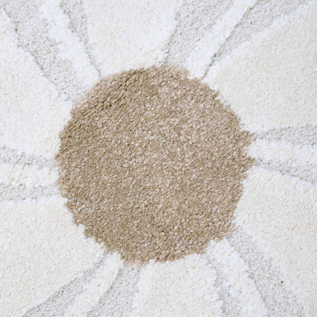 Tapis Rond Velours Motif Fleur en Relief Écru & Beige – Elsa
