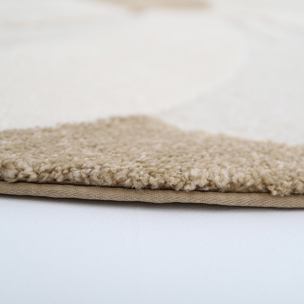 Tapis Rond Velours Motif Fleur en Relief Écru & Beige – Elsa