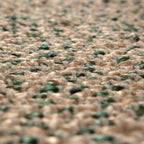 Zoom sur le tissage artisanal irrégulier en fibres végétales vertes et beiges.