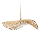 Grande suspension luminaire "Le Chapeau" (Ø75cm) en rotin naturel tressé, design ondulé spectaculaire.