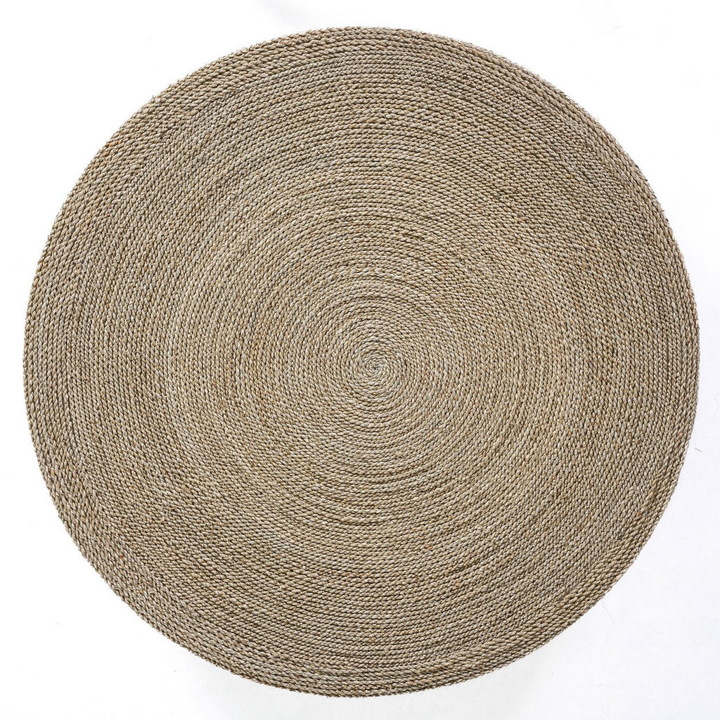 Détail du tressage serré et qualitatif en fibre de jonc de dessous.