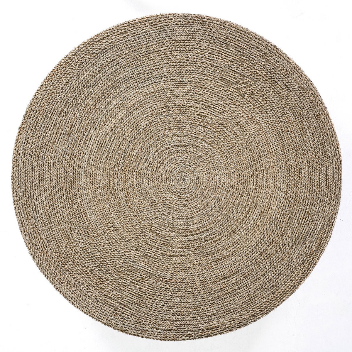 Détail du tressage serré et qualitatif en fibre de jonc de dessous.