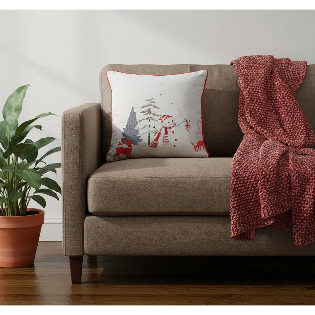 Housse de Coussin Noël Bonhomme de Neige Brodé Rennes Arbres Blanc Rouge Argent 45×45 cm