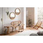 Mise en scène du grand banc utilisé comme assise conviviale dans un couloir ou un vaste espace de vie.