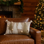 Housse de Coussin Noël Festive Forest Sapins Brodés Pompons Ivoire Beige Coton 30×50 cm