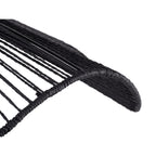 Détail de la structure métallique et du tressage en jute noir de la lampe vue de profil.