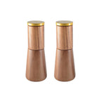 Duo de salière et poivrière design en bois marron avec couvercles dorés.