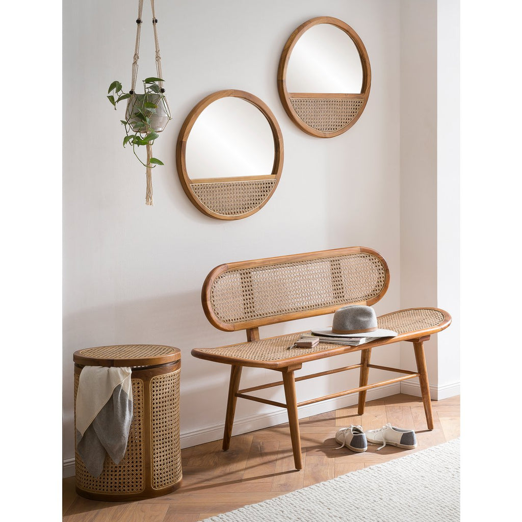 Mise en scène du grand banc utilisé comme assise conviviale dans un couloir ou un vaste espace de vie.