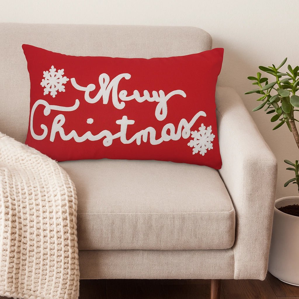Housse de Coussin Noël SnowJoy Merry Christmas Brodé Flocons Blanc Fond Rouge 30×50 cm