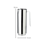 Vue de profil du pichet en acier argenté mettant en valeur son polissage effet miroir.