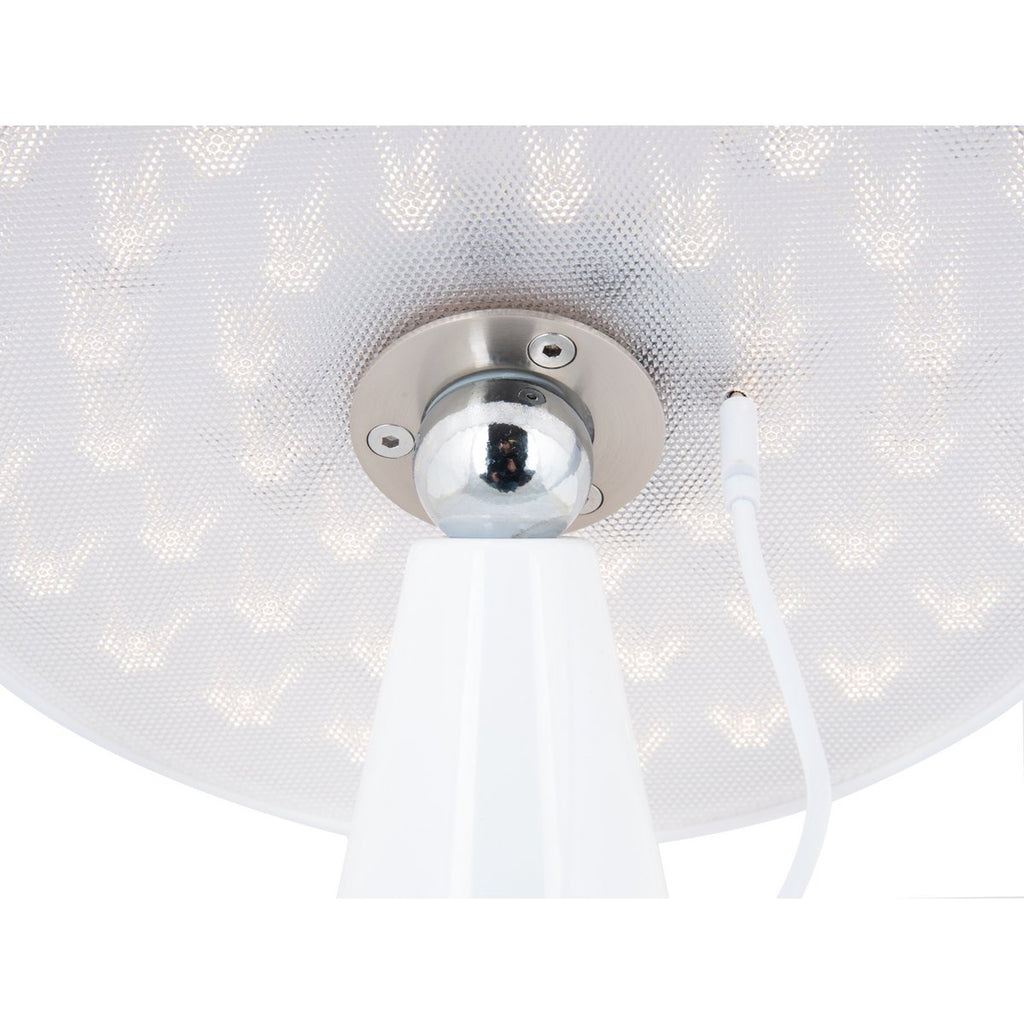 Détail sous l'abat-jour montrant l'éclairage LED intégré et la rotule d'articulation.