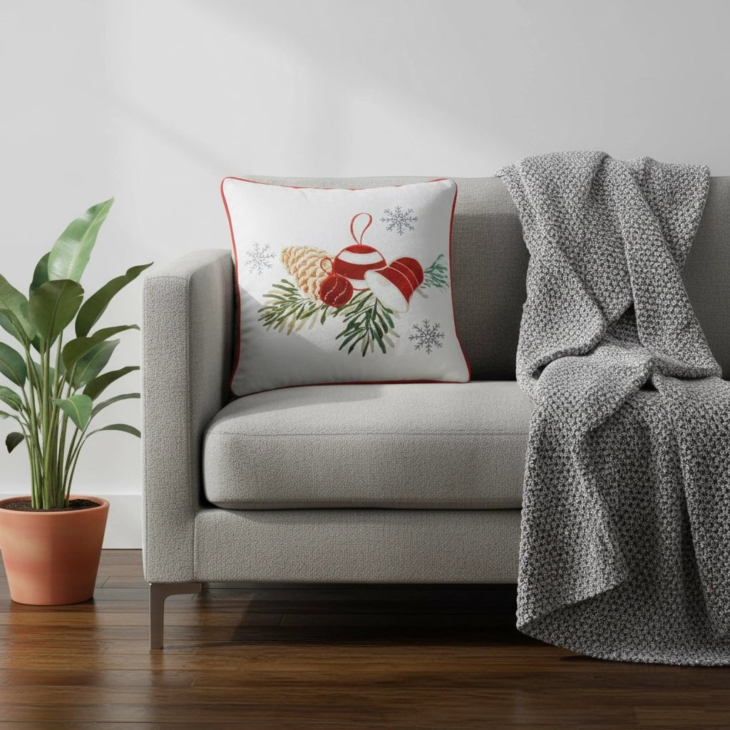 Housse de Coussin Noël Cloches Brodées Pommes de Pin Sapin Coton 45×45 cm