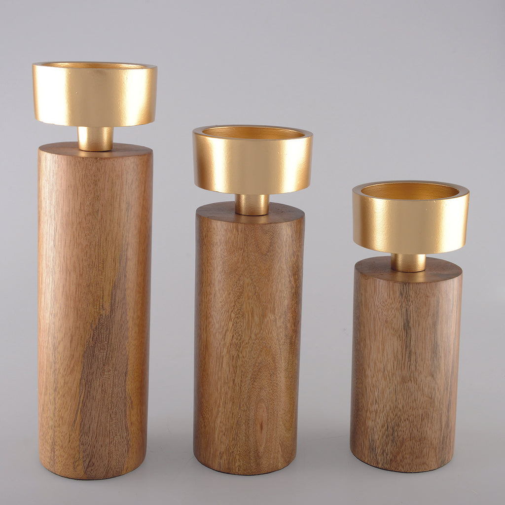 Vue d'ensemble de la collection de bougeoirs cylindriques bois et or.