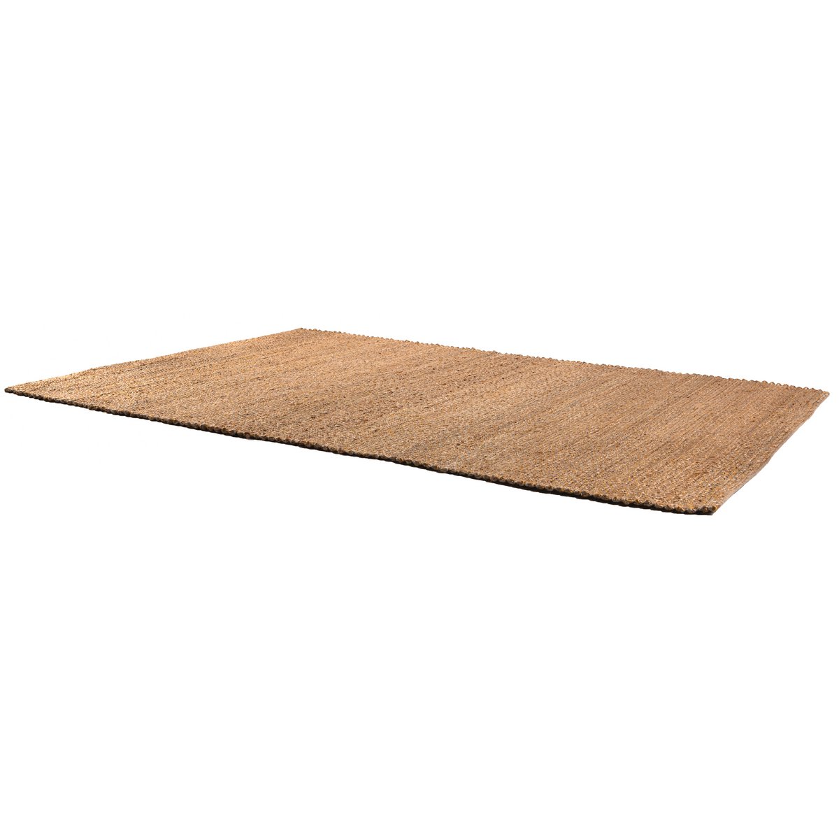 Tapis plat en jute marron bronze posé au sol avec une lumière rasante.