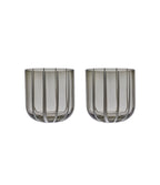 Lot de 2 verres à eau artisanaux Mizu, design gris fumé avec rayures verticales élégantes.