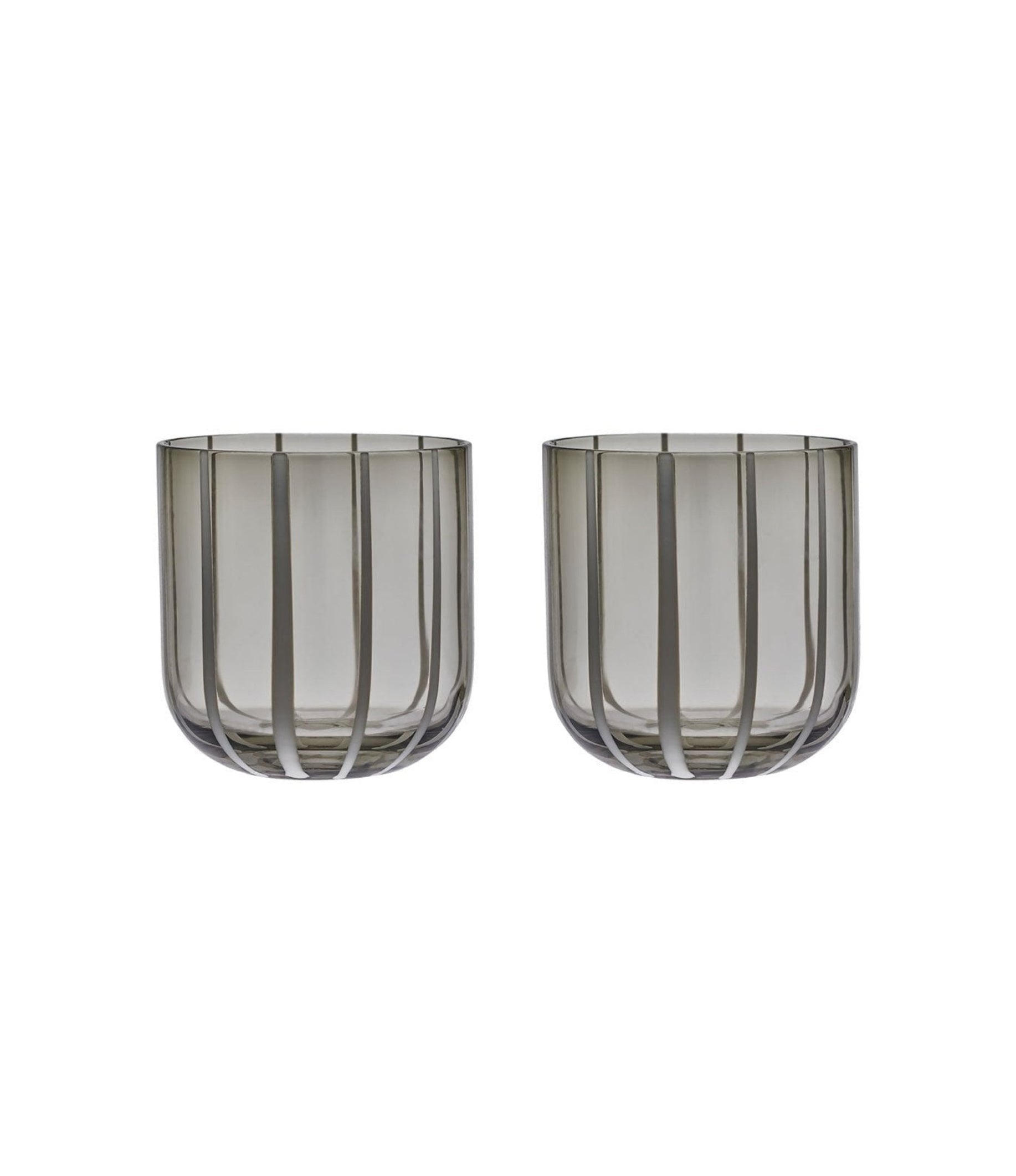 Lot de 2 verres à eau artisanaux Mizu, design gris fumé avec rayures verticales élégantes.
