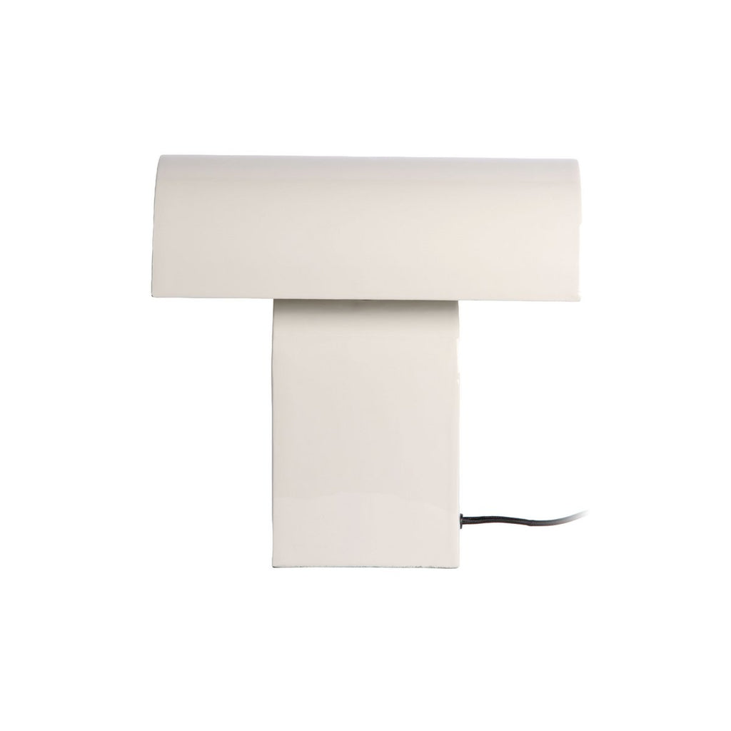 Lampe Cadix Droite blanc nacré vue de face, abat-jour demi-cylindre en fer émaillé, silhouette géométrique épurée
