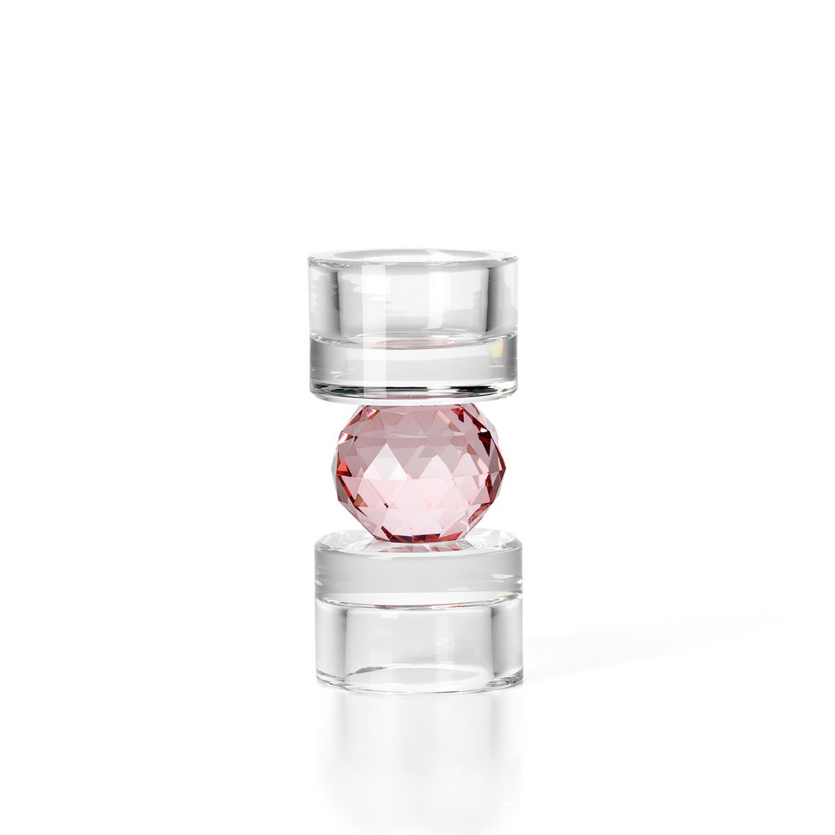 Petit bougeoir décoratif en verre recyclé composé de deux cylindres transparents encadrant une sphère rose facettée.