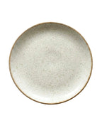 Vue de dessus de l'assiette Sienne en grès moucheté. Design épuré beige crème et forme ronde organique.