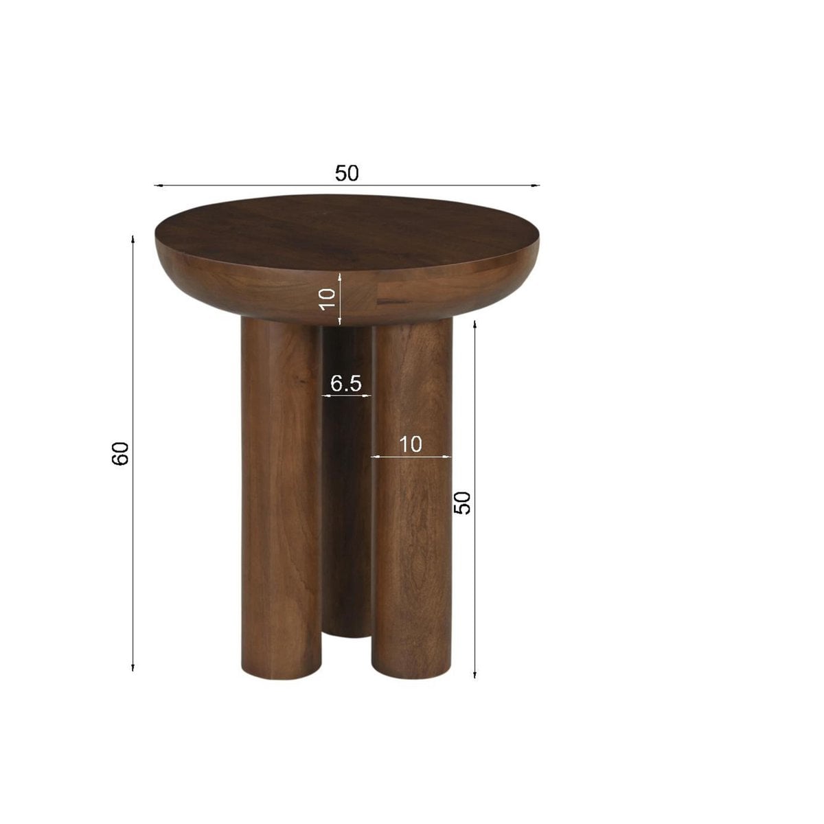 Mise en scène de la table d'appoint haute utilisée comme élégant bout de canapé dans un salon chaleureux.