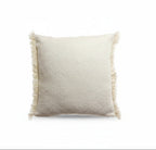 Coussin carré 45x45 en tissu bouclette écru blanc perle avec franges sur les côtés