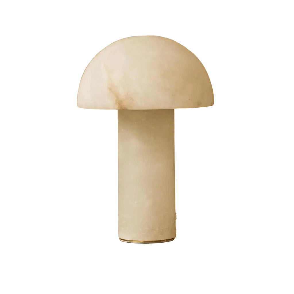 Lampe design ronde en pierre naturelle sur une table en travertin.