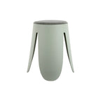 Tabouret design en forme de pétales, couleur vert sauge avec une assise douce en tissu peluche.