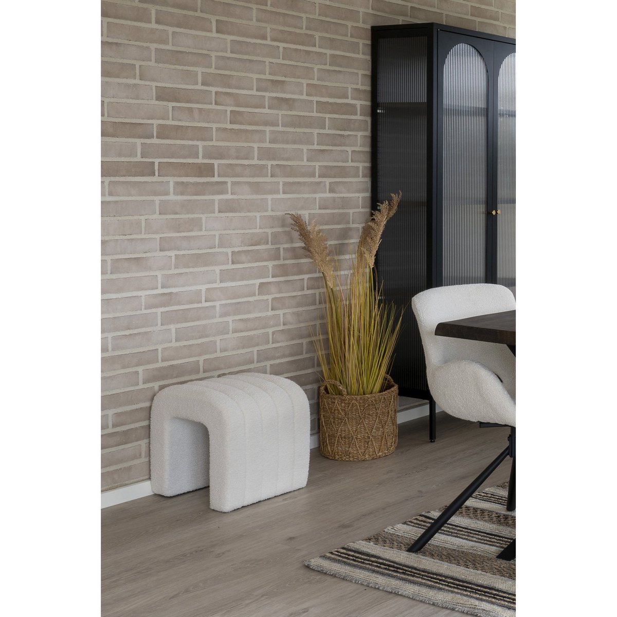 Pouf COLMA Bouclette Blanc Structure Bois 41×36,5 cm