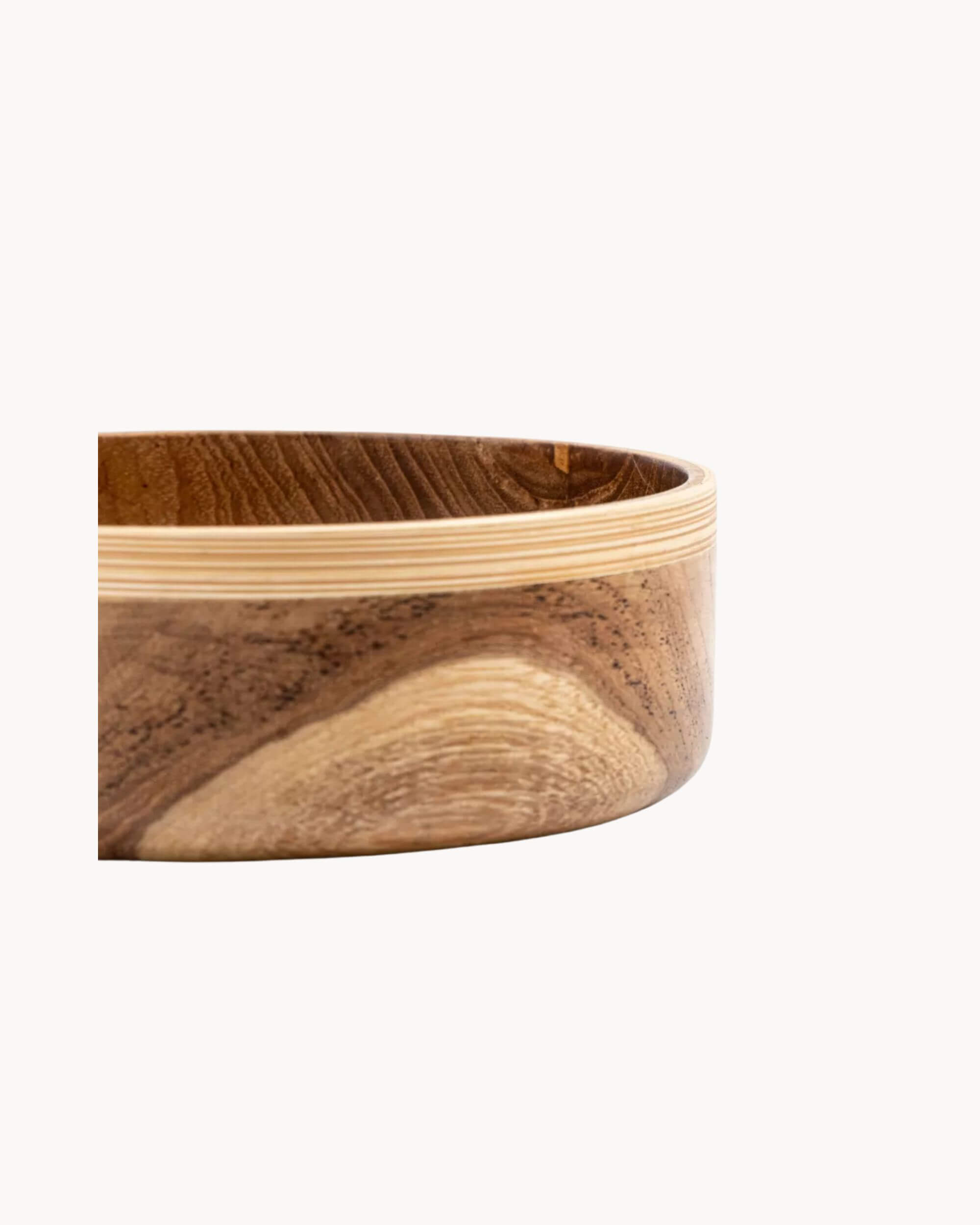 Détail du bord en bambou du bol artisanal SORAYA fait main
