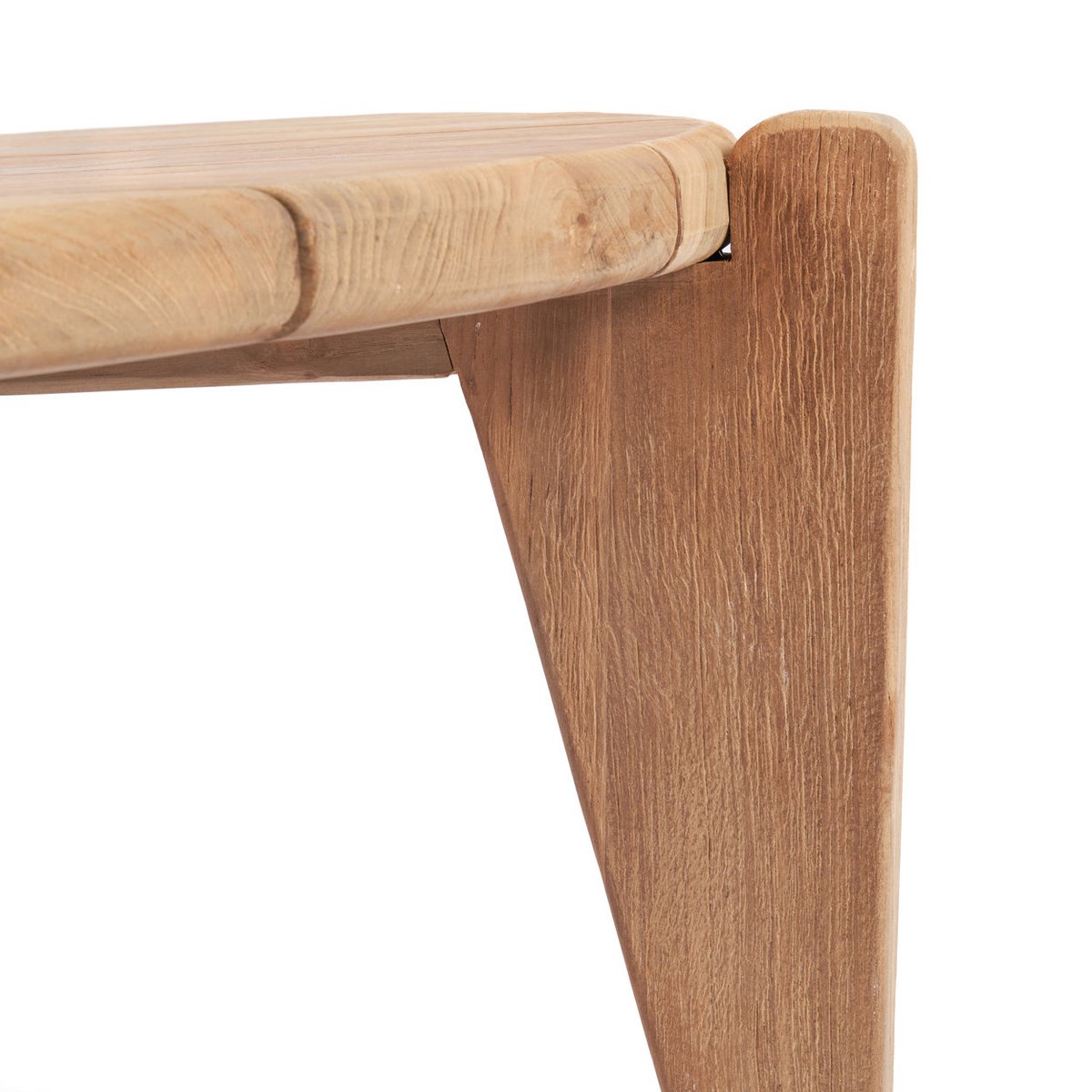 Autre perspective soulignant la robustesse et le design épuré de la table.