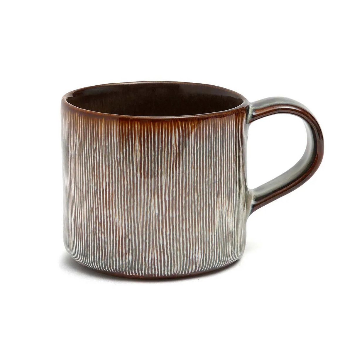 Mug artisanal Péniche en grès brun texturé avec grande anse.