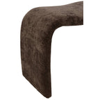 Perspective mettant en valeur la douceur de l'assise et la richesse de la teinte marron.