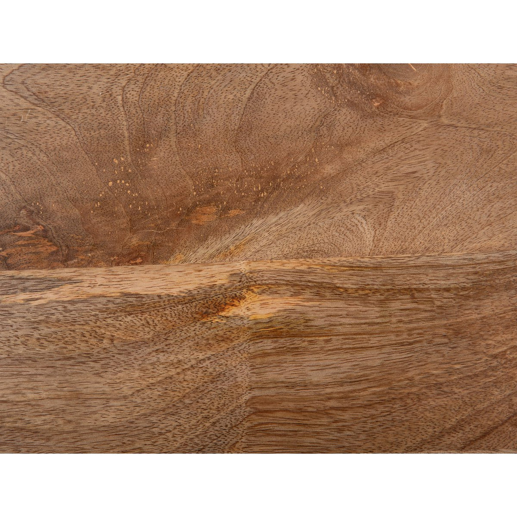 Gros plan sur la texture du bois de manguier naturel de la table d'appoint