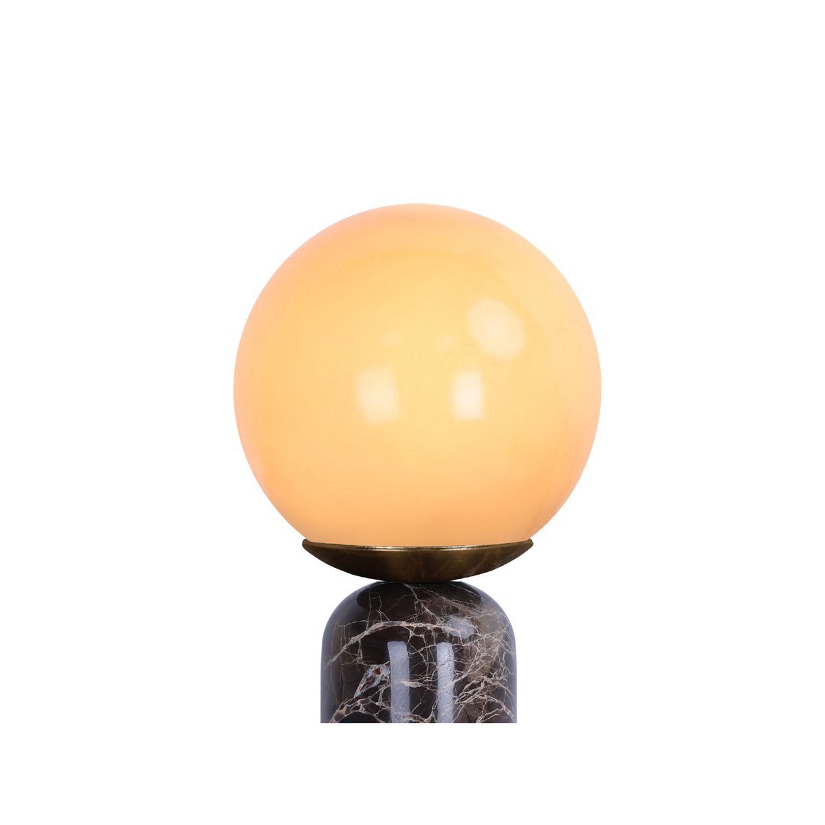 Gros plan du globe en verre allumé de la lampe LAZIO Sphère et du haut de son socle en marbre veiné.
