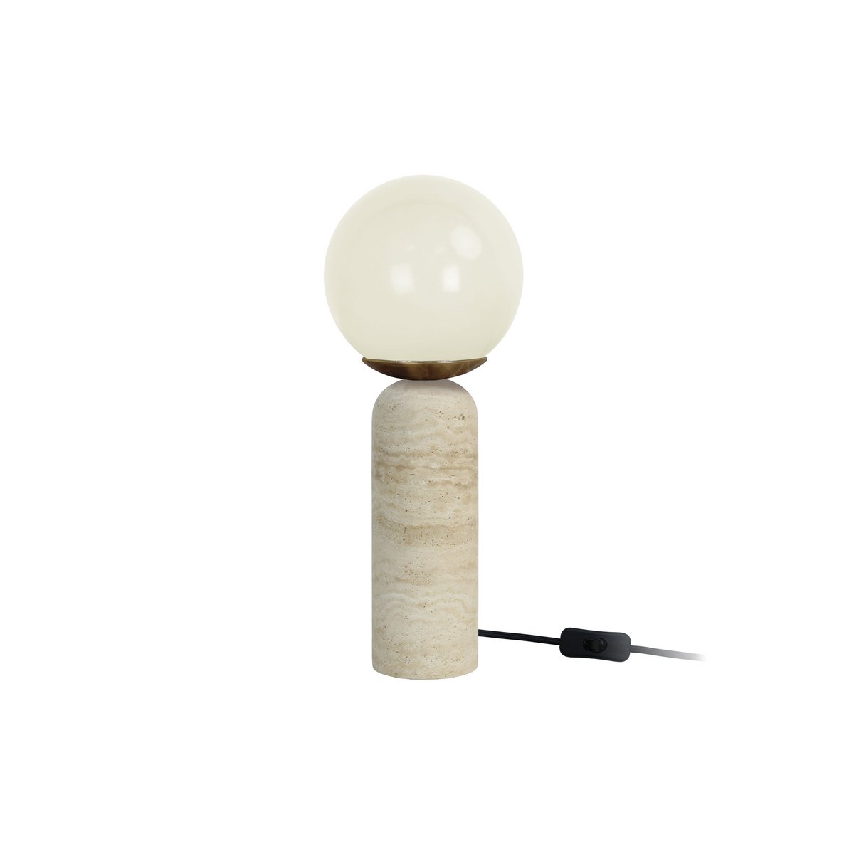 Lampe LAZIO Sphère crème allumée sur fond blanc, avec son pied en marbre clair et son interrupteur sur le câble noir.
