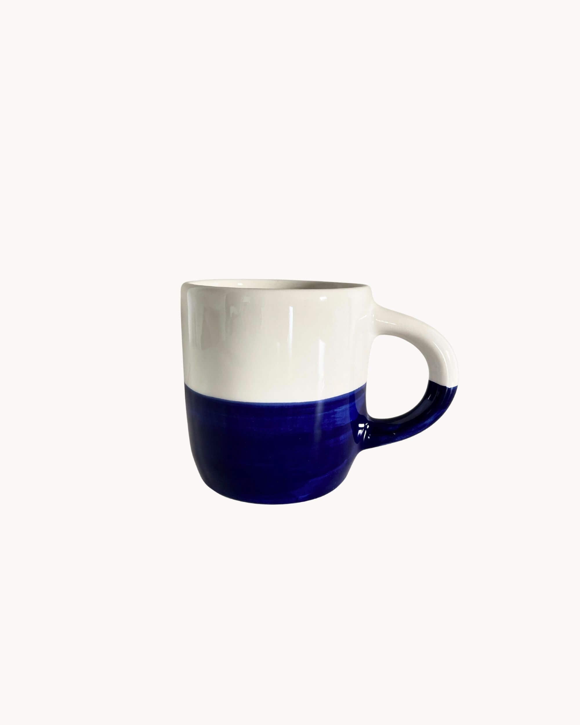 Mug artisanal MINERVA en céramique bleu et blanc, fabrication espagnole – Blomstra Home