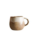 Mug artisanal DUNES en céramique beige et caramel fait main - Blomstra Home
