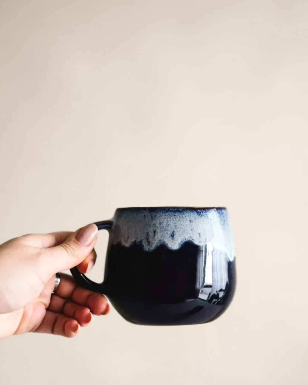 Mug Artisanal en Céramique Émaillée Bleu Nuit Profond - Univers