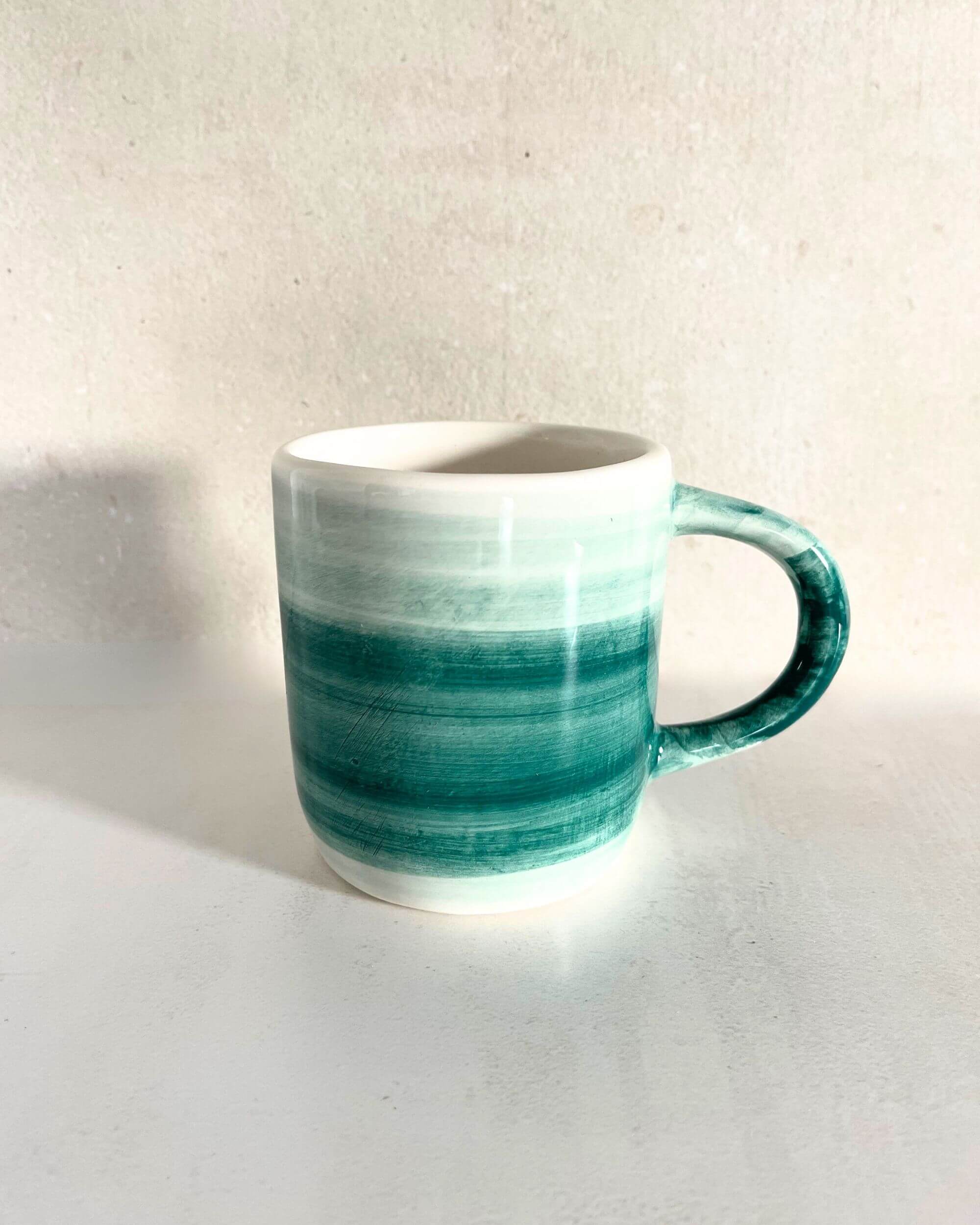 Mug MINERVA en céramique artisanale avec dégradé vert et finitions peintes à la main