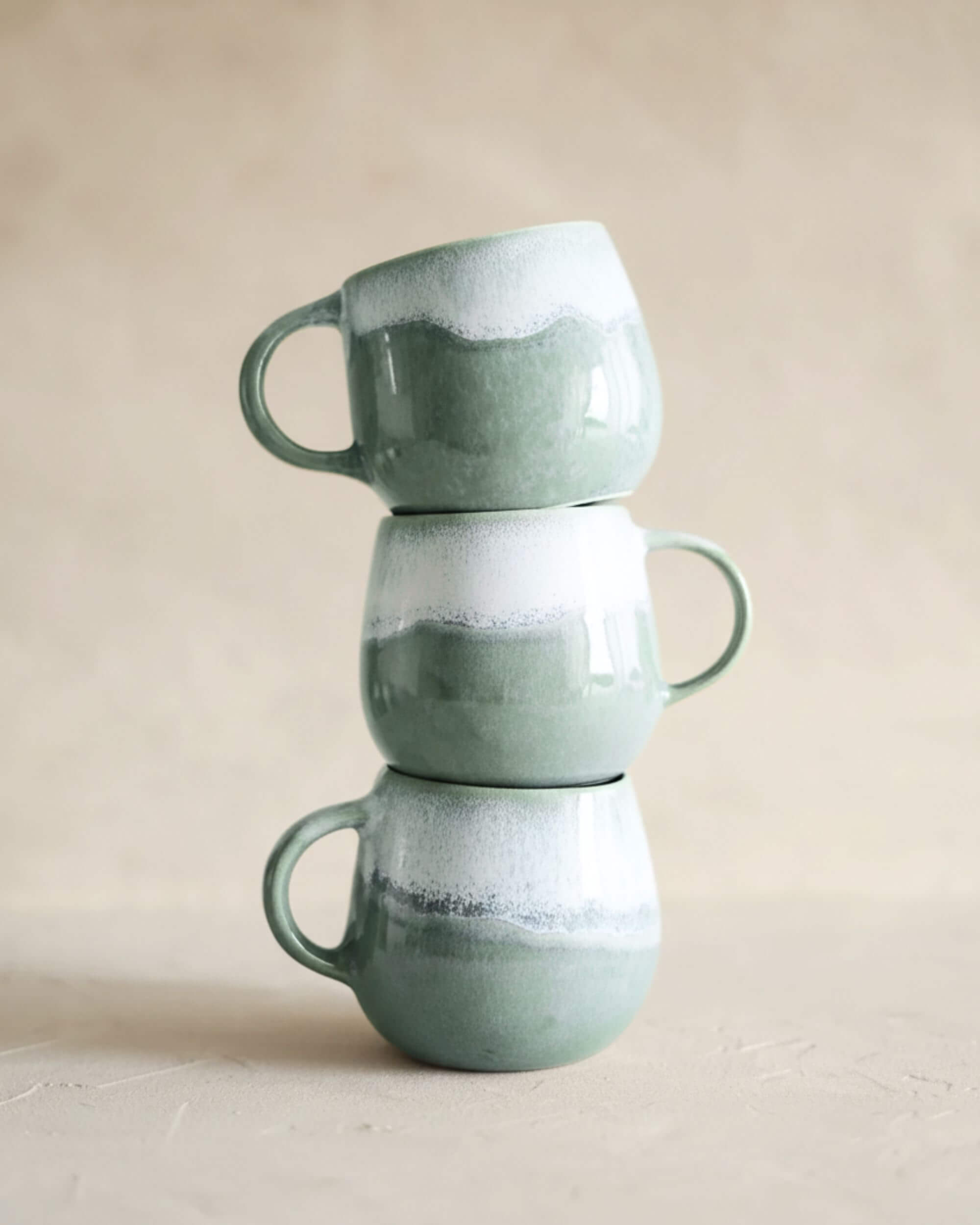 Mugs SÉRÉNITÉ empilés, céramique artisanale portugaise
