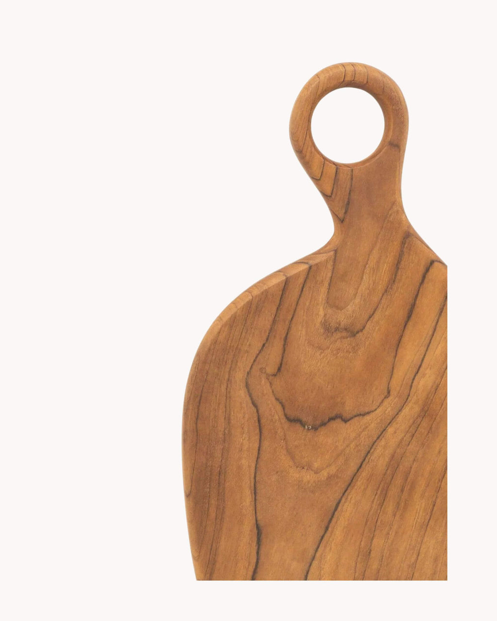 Gros plan sur la planche DUMA en teck massif, veinage du bois mis en valeur.
