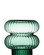 Détail du relief texturé du vase en verre vert AURORA